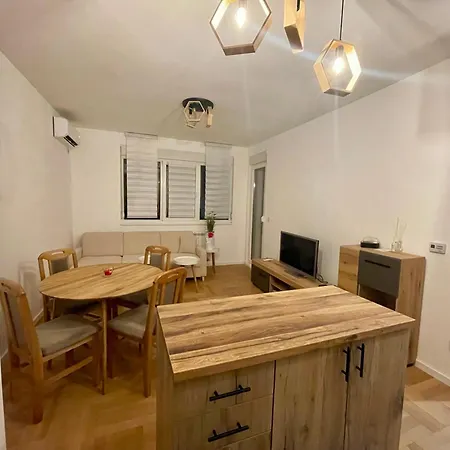 Aleksandra Apartment